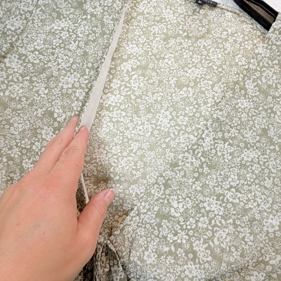 Dynamite Blouse Womens Size Large Beige Floral Cottagecore Boho Cropped Semi She - Picture 8 of 10